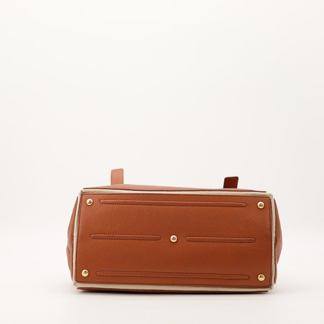 Vue du fond sac Yves Saint Laurent Muse pieds dorés cuir marron — AMANA Vintage