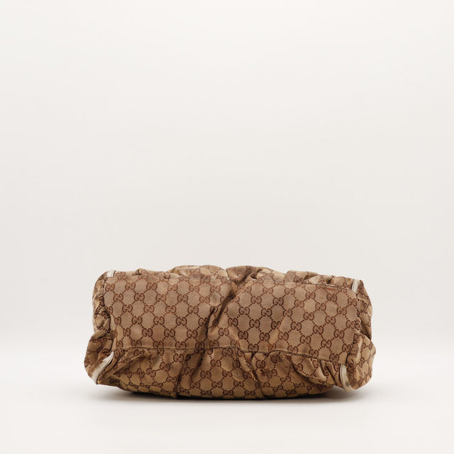 Hobo Gucci vue du dessous toile monogrammée fond plissé — AMANA Vintage