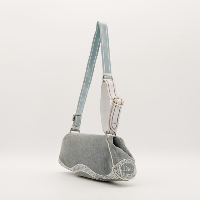 Pochette Dior Trotter vue de côté profil cuir verni blanc bandoulière — AMANA Vintage