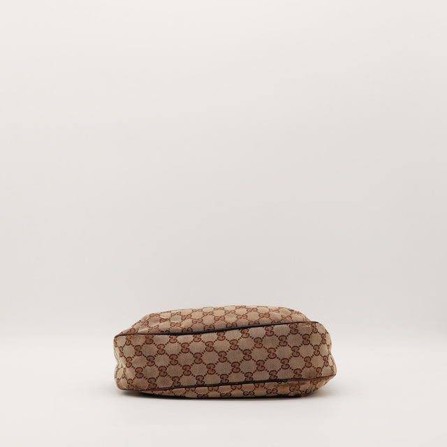 Vue du bas Hobo Web Gucci toile monogrammée fond plat — AMANA Vintage