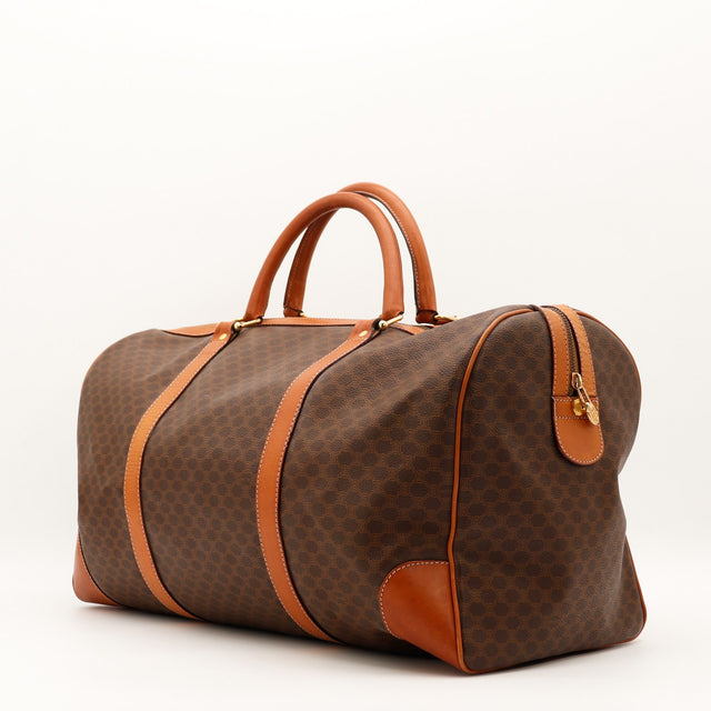 Vue latérale sac de voyage Céline Boston Macadam cuir cognac vintage — AMANA Vintage