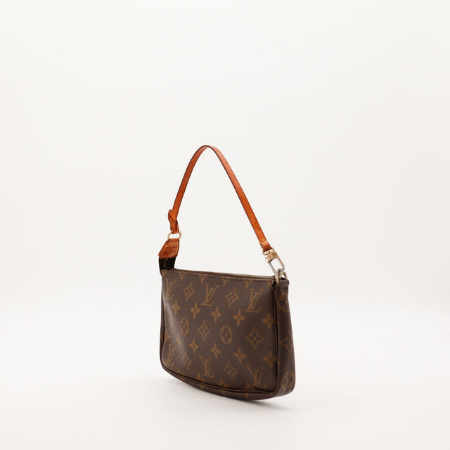 Pochette Accessoires Louis Vuitton toile Monogram vue de trois quarts gauche — AMANA Vintage
