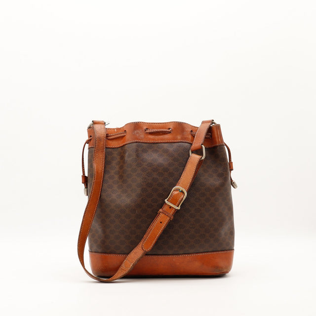 Sac seau Celine Macadam vue de dos avec bandoulière et boucle réglable — AMANA Vintage
