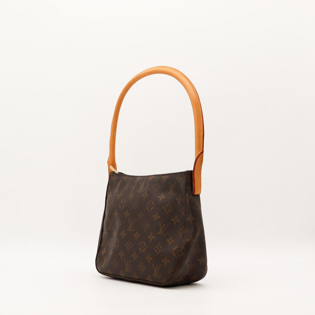 Vue de trois quarts Louis Vuitton Looping MM anse vachette patine caramel — AMANA Vintage