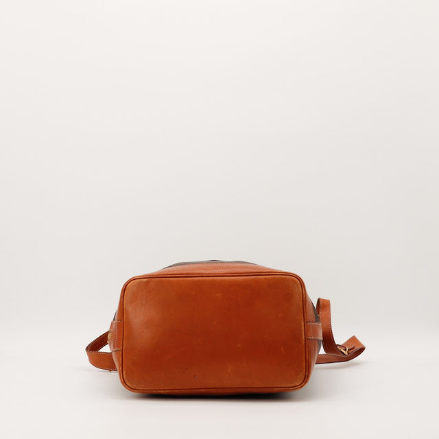 Détail base cuir Céline Macadam vue de dessous occasion authentique — AMANA Vintage