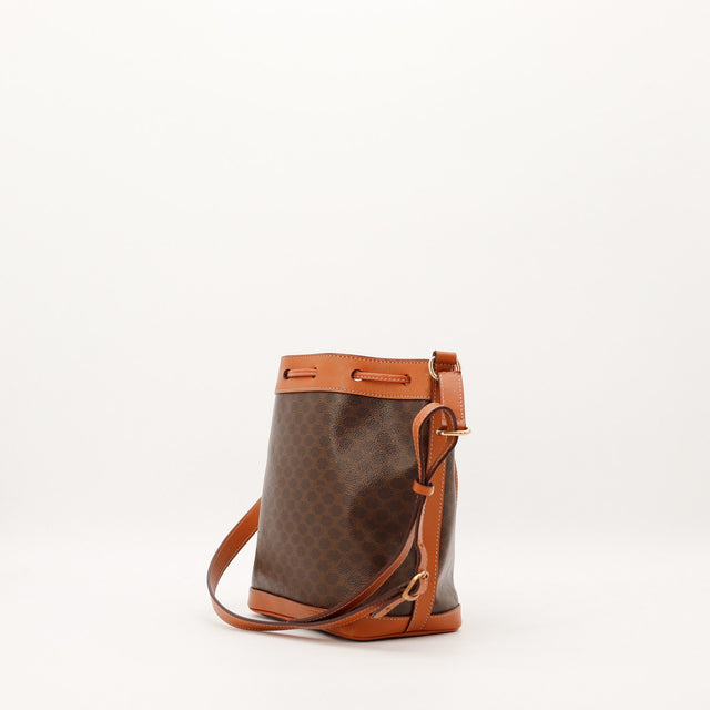Sac seau Céline Macadam vue de profil détail cuir camel occasion authentique — AMANA Vintage