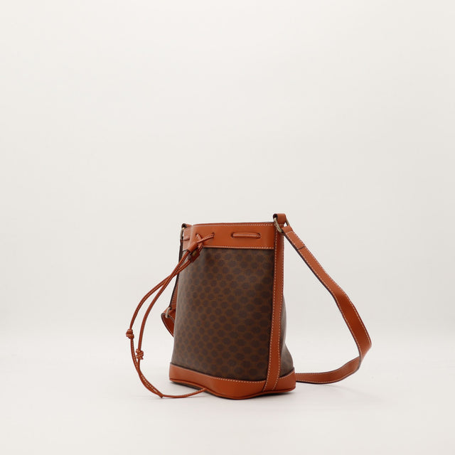 Sac seau Céline Macadam profil cuir caramel occasion authentique — AMANA Vintage