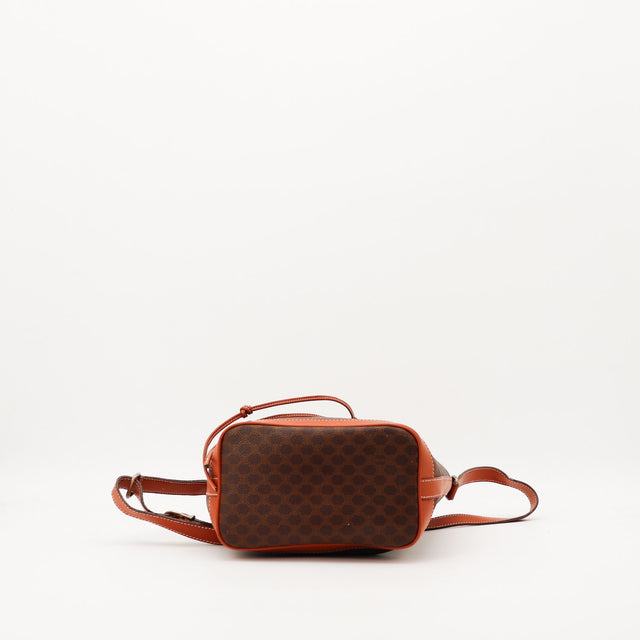 Sac seau Céline Macadam vue de dessous toile monogrammée occasion authentique — AMANA Vintage