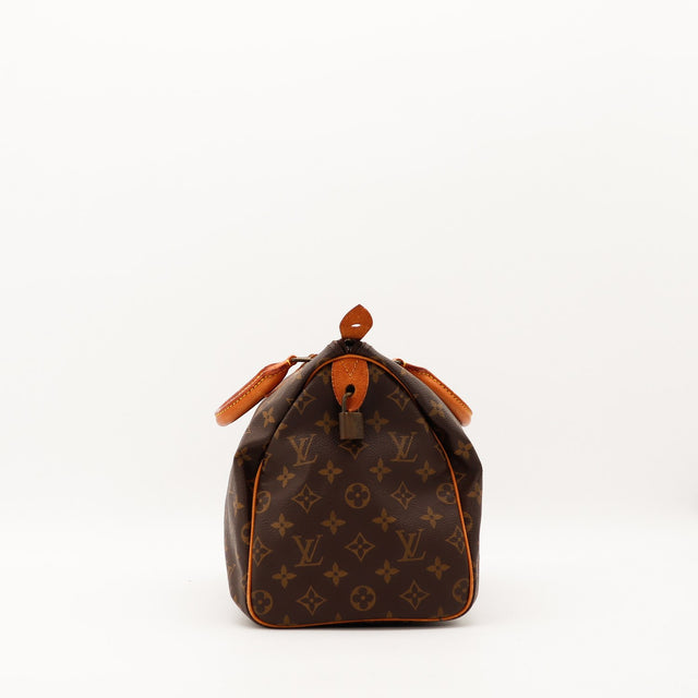 Louis Vuitton Speedy 35 vue de côté profil droit avec languette cadenas — AMANA Vintage