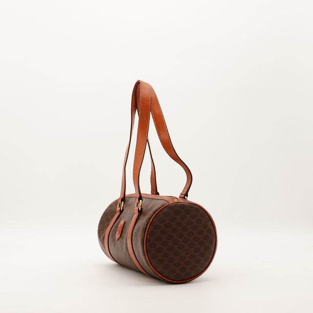 Sac Céline Papillon Macadam vue de côté format cylindrique occasion authentique — AMANA Vintage