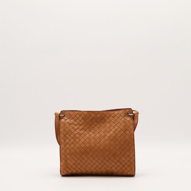 Sac bandoulière Bottega Veneta Intrecciato cuir camel vue de face occasion authentique — AMANA Vintage