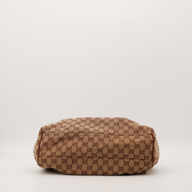 Détail fond du sac Gucci Sukey toile monogrammée occasion authentique — AMANA Vintage