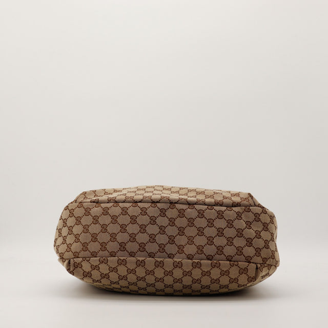 Detail fond toile monogrammée Gucci Hobo Web occasion — AMANA Vintage