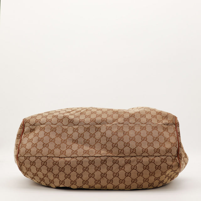 Detail fond du sac Gucci Sukey toile monogrammée — AMANA Vintage