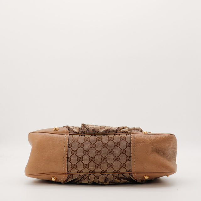 Detail fond du sac Gucci Hobo cuir et toile monogrammée — AMANA Vintage
