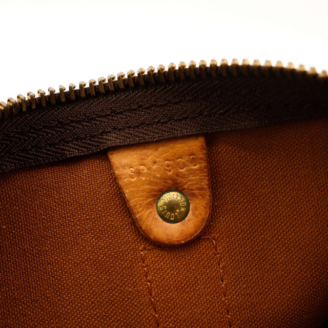 Détail date code intérieur Louis Vuitton Keepall 55 occasion authentique — AMANA Vintage