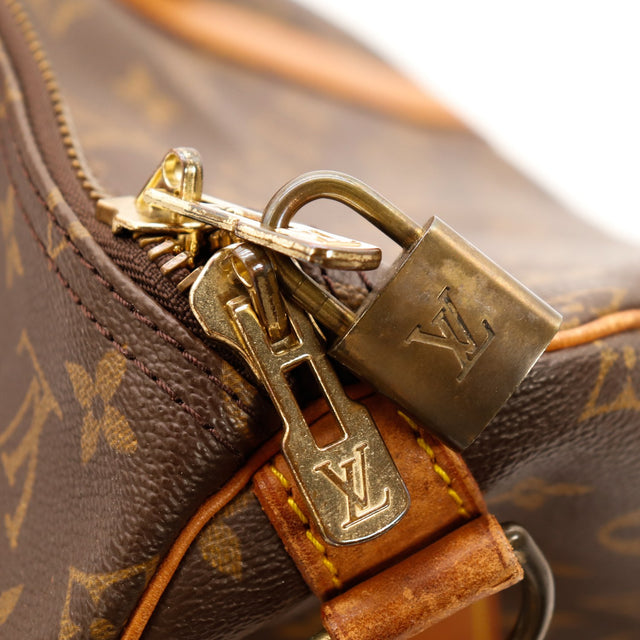 Détail cadenas et clé Louis Vuitton Keepall 55 occasion authentique — AMANA Vintage
