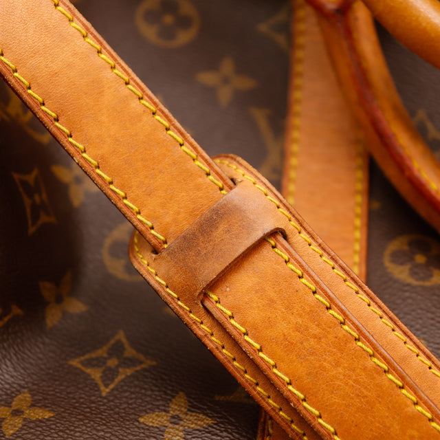 Détail passant cuir et surpiqûres Louis Vuitton Keepall 55 occasion authentique — AMANA Vintage