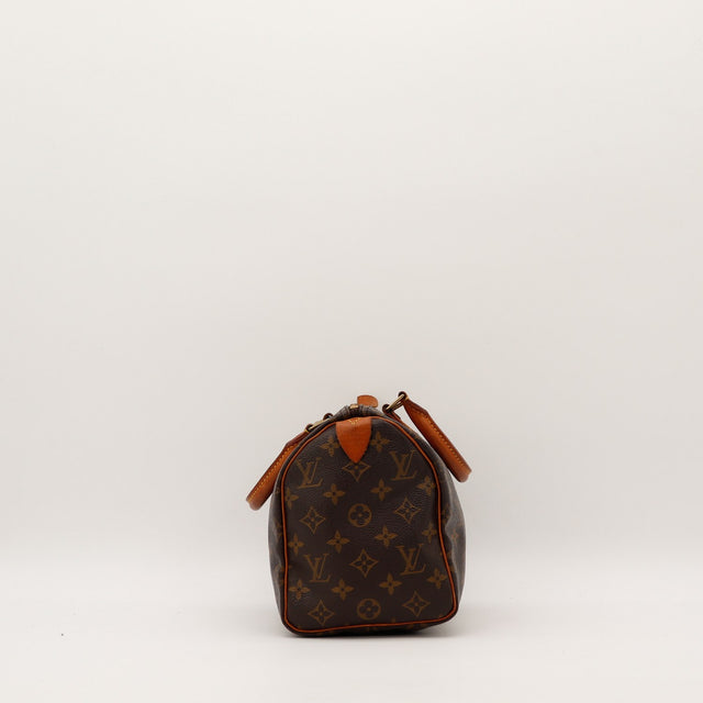 Vue de côté opposé Louis Vuitton Speedy 25 Monogram avec languette cadenas — AMANA Vintage