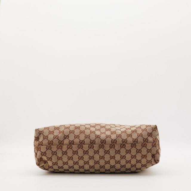 Detail fond toile monogrammee Gucci Hobo occasion authentique — AMANA Vintage