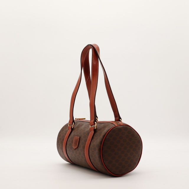 Sac Céline Papillon Macadam vue de trois quarts forme cylindrique occasion authentique — AMANA Vintage