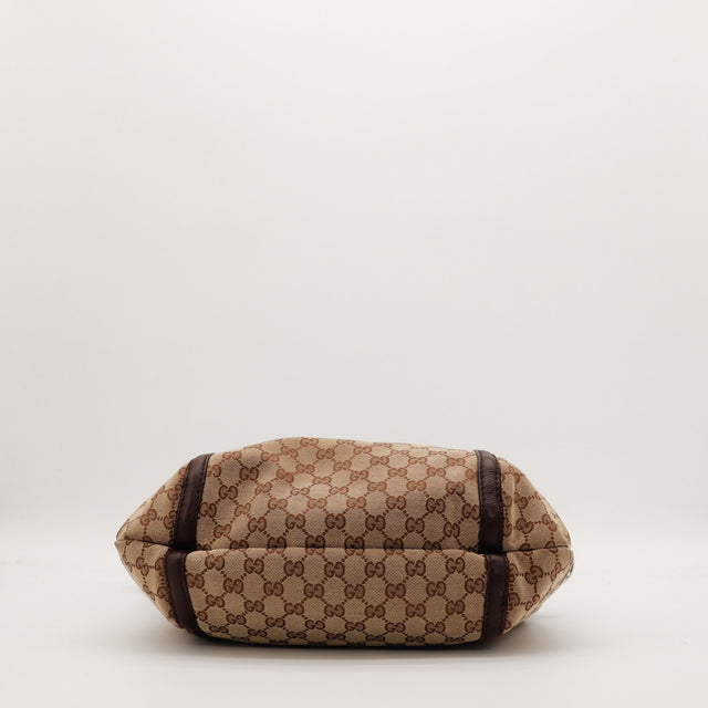 Détail fond Gucci Hobo Bamboo toile monogrammée beige occasion authentique — AMANA Vintage
