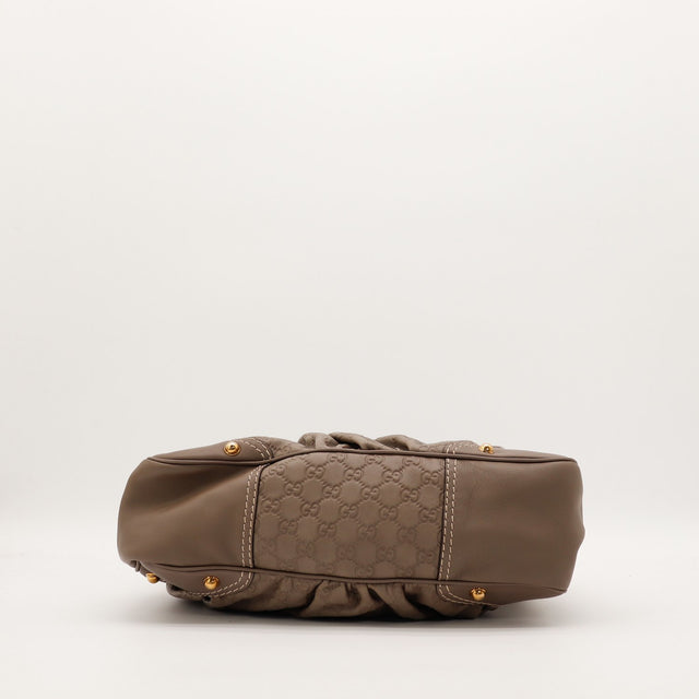 Détail base Gucci Hobo cuir Guccissima taupe occasion authentique — AMANA Vintage