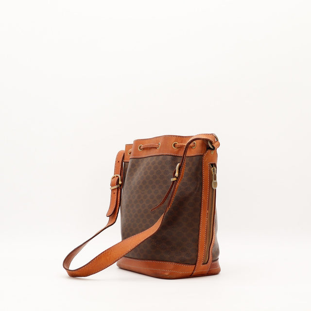 Sac seau Celine Macadam vue trois quarts côté gauche fermeture zip latérale — AMANA Vintage
