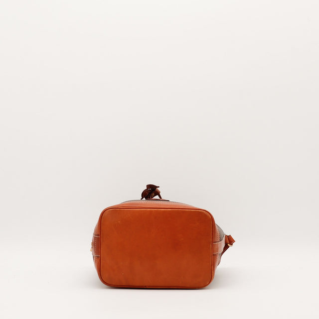 Vue du fond Céline Seau Macadam cuir naturel cognac cordelette — AMANA Vintage