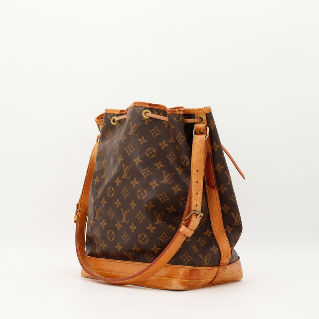 Sac Louis Vuitton Noé cuir vachette patine caramel vue latérale occasion authentique — AMANA Vintage