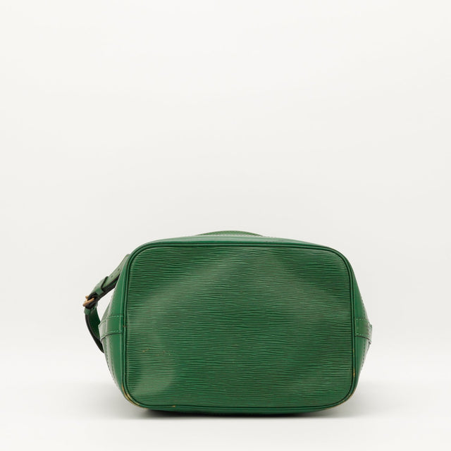 Sac Louis Vuitton Noé cuir Épi vert Borneo vue de dessous occasion authentique — AMANA Vintage