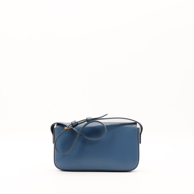 Celine Triomphe bleu vue de dos bandoulière cuir ajustable occasion — AMANA Vintage