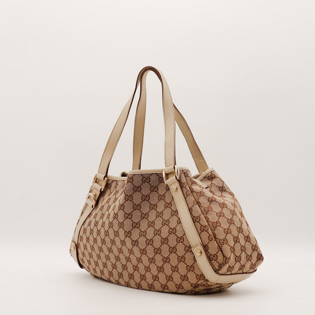 Hobo Gucci toile monogrammée vue de trois quarts droite — AMANA Vintage