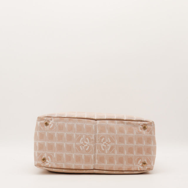 Fond Chanel New Travel Line tote pieds métal dorés toile jacquard — AMANA Vintage