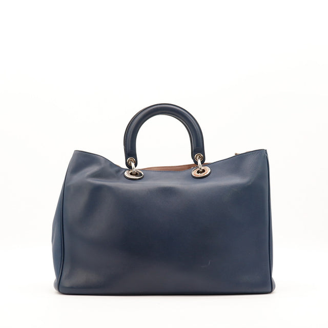 Vue arrière Dior Diorissimo marine légère griffure sur le corps — AMANA Vintage