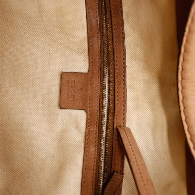 Détail intérieur Gucci Hobo GG doublure toile et estampille Gucci — AMANA Vintage