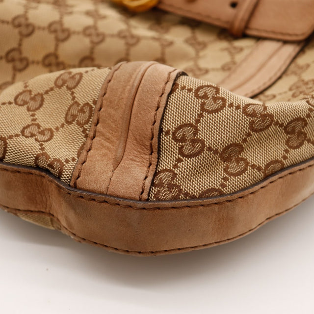 Détail coin inférieur Gucci Hobo GG cuir et toile occasion authentique — AMANA Vintage