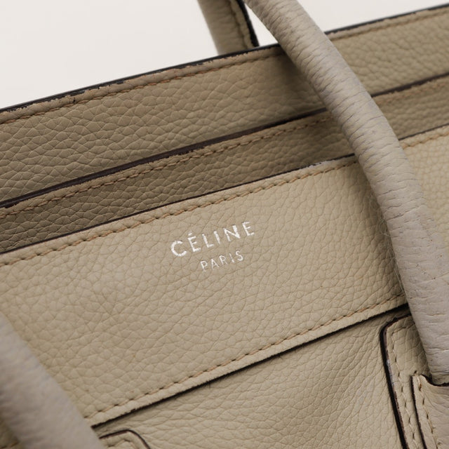 Détail logo Céline Paris cuir grainé gris tourterelle Luggage Mini — AMANA Vintage
