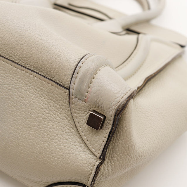 Détail coin latéral Céline Luggage Mini tache légère et usure bords — AMANA Vintage