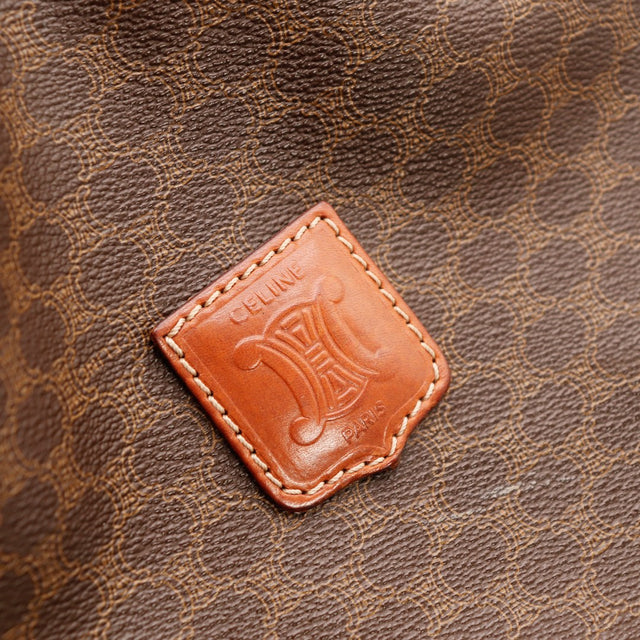 Détail patch cuir Céline Paris gaufré sur toile Macadam vintage — AMANA Vintage