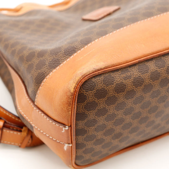 Détail coins inférieurs Céline Seau Macadam frottements cuir caramel — AMANA Vintage