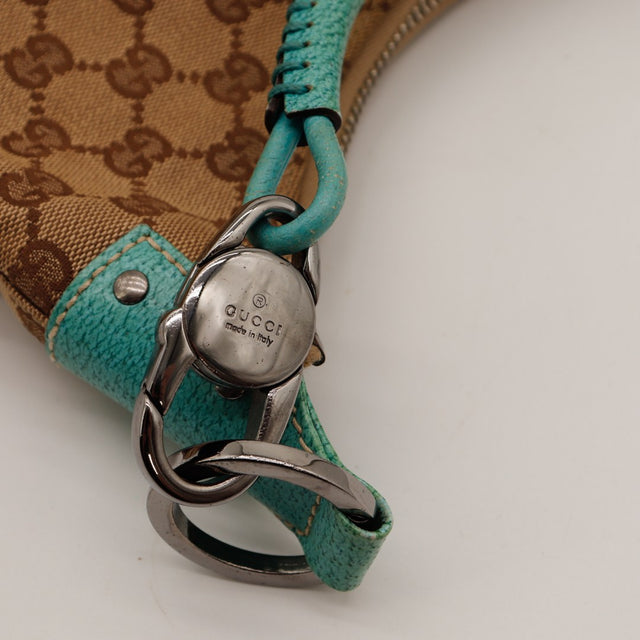 Détail fermoir Horsebit argenté et cuir turquoise Hobo Gucci — AMANA Vintage