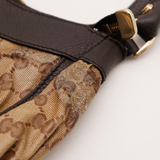 Détail attache anse et toile frottée Gucci Hobo — AMANA Vintage