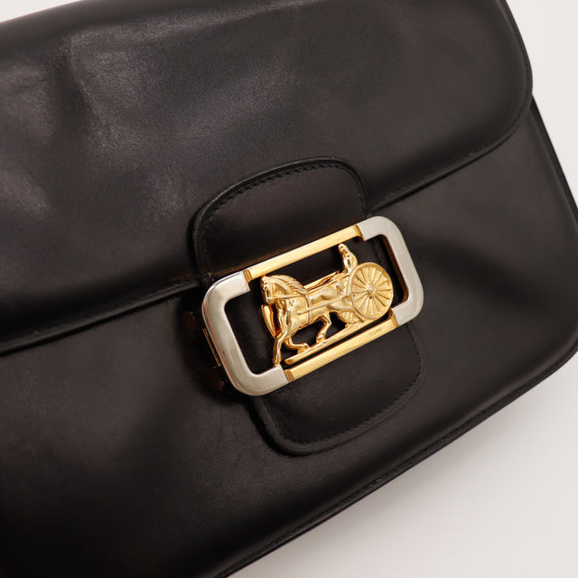 Détail fermoir calèche bicolore Céline Sulky cuir box noir — AMANA Vintage