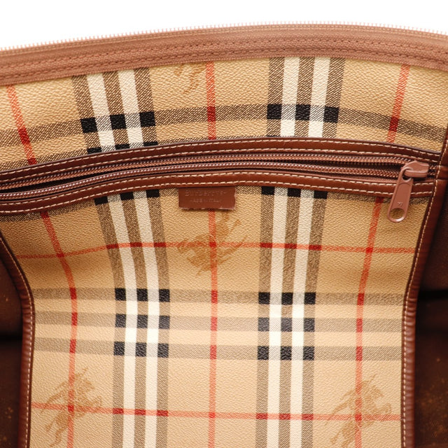 Détail des coins inférieurs Burberry Boston cuir marron occasion authentique — AMANA Vintage