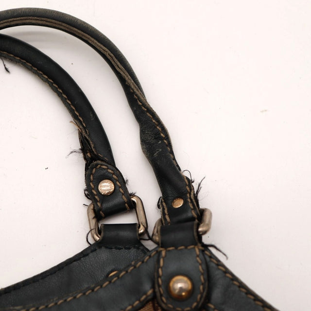 Détail anses cuir Gucci Sukey usure occasion authentique — AMANA Vintage