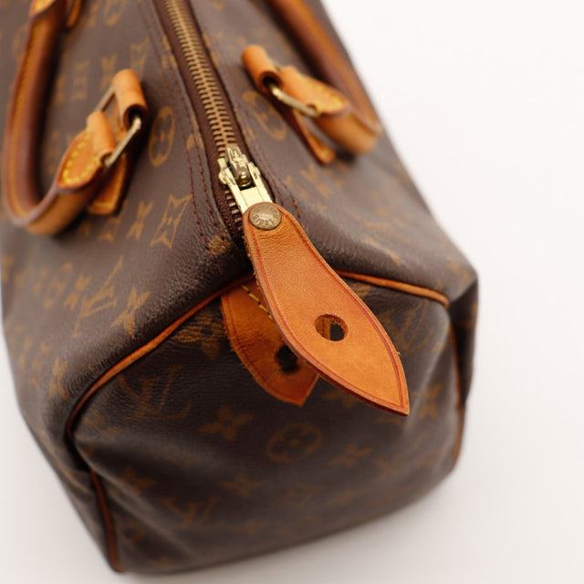 Détail tirette et coins Louis Vuitton Speedy 30 cuir vachette — AMANA Vintage
