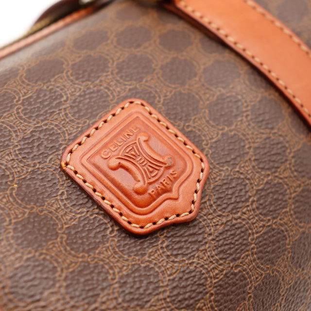 Détail médaillon Céline Paris cuir embossé Papillon Macadam — AMANA Vintage