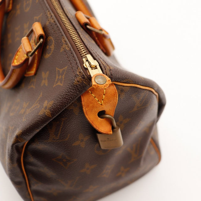 Détail fermoir zip languette cadenas Louis Vuitton Speedy 30 — AMANA Vintage