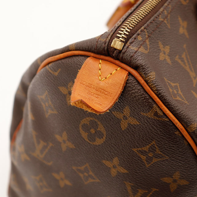 Détail languette fermeture Louis Vuitton Speedy 35 usure cuir vachette — AMANA Vintage